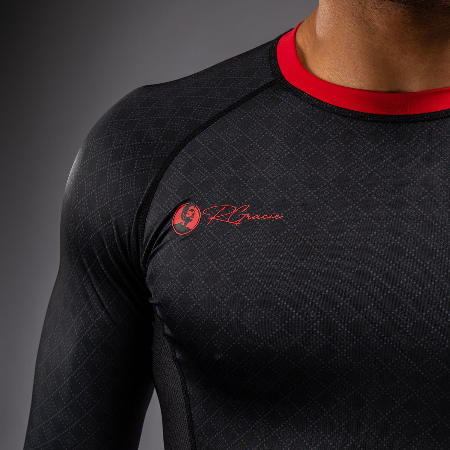 venum-x-roger-gracie-signature-langarm-rashguard-schwarz-rot image 4