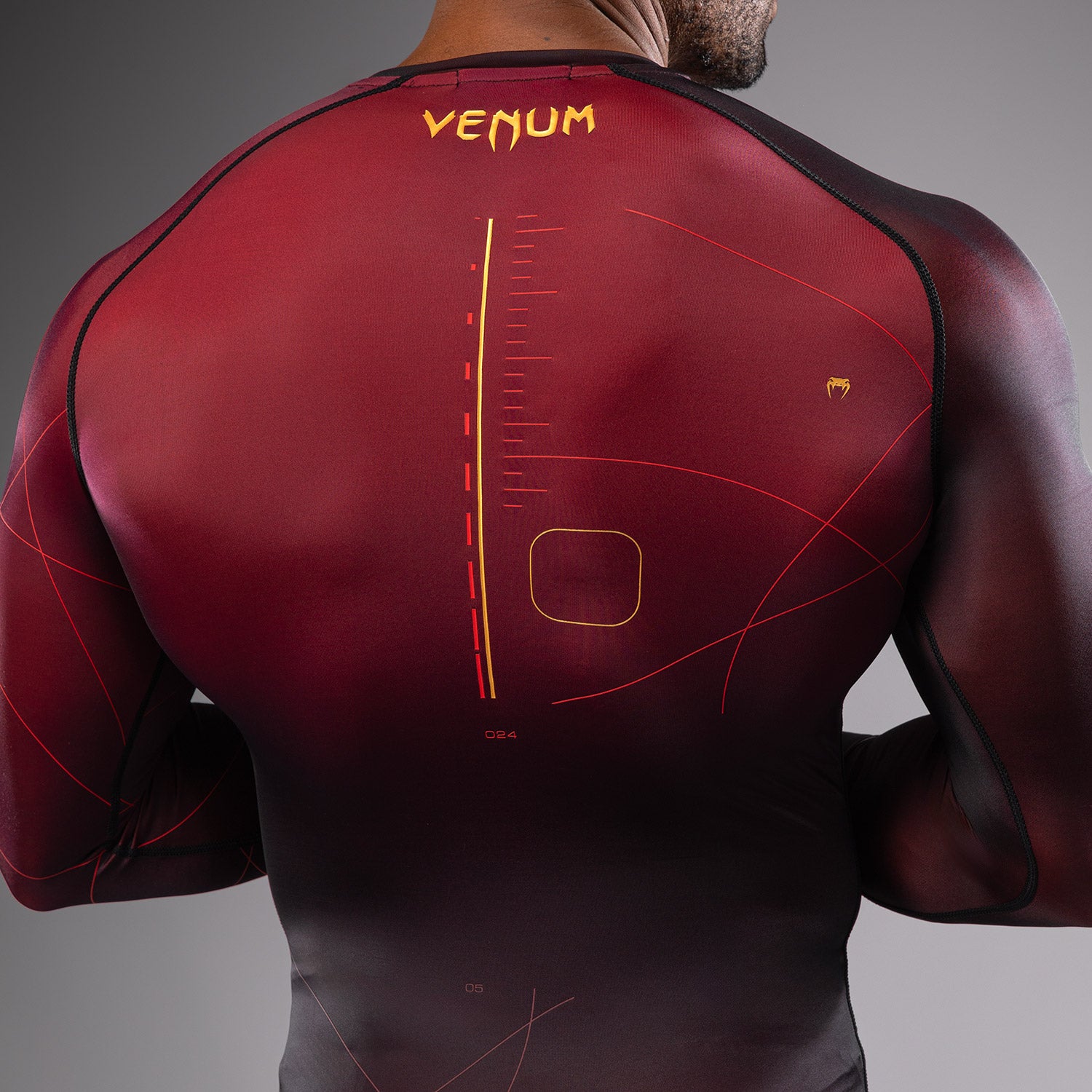 venum-tactical-xt-herren-langarm-rashguard-schwarz-burgund-gold image 4