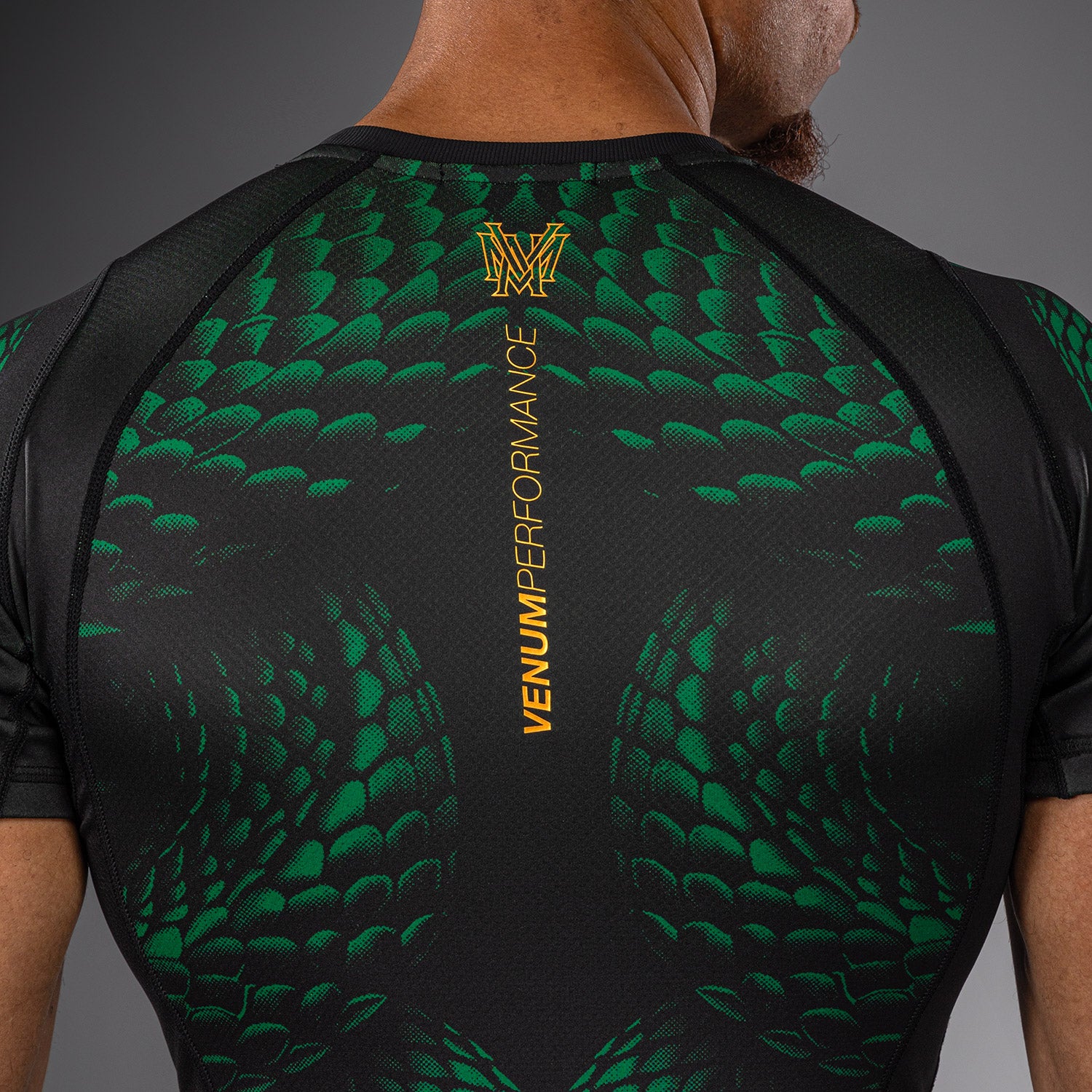 venum-matupa-kurzarm-rashguard-schwarz-gr-n-gold image 5