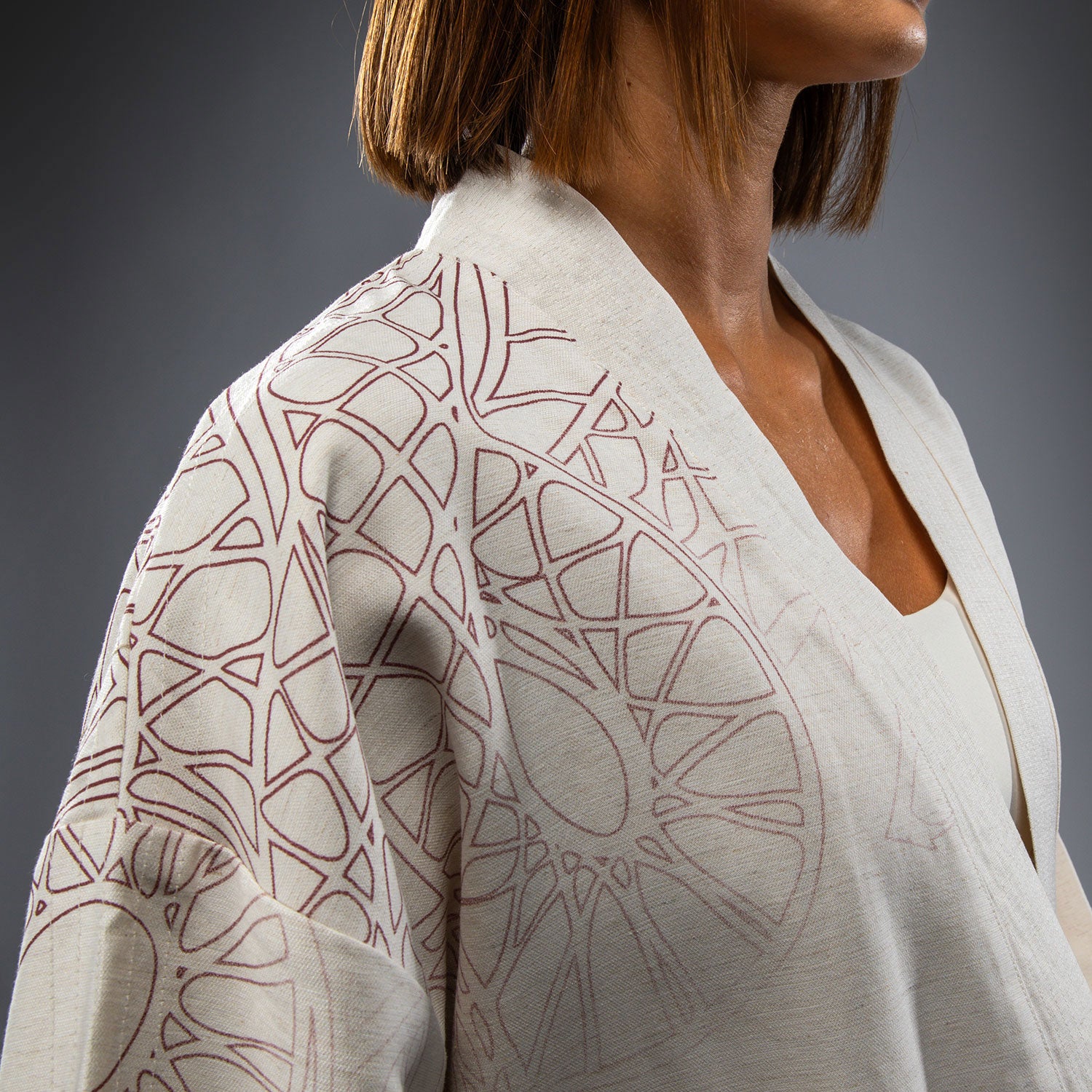 venum-serpenti-damenjacke-lifestyle-jacke-im-kimono-stil-elfenbein-burgunder image 7