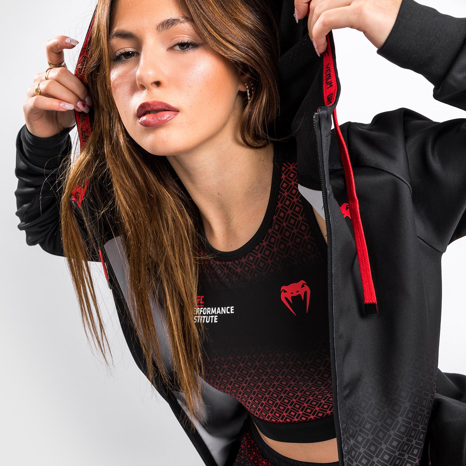 venum-ufc-performance-institute-damen-hoodie-mit-kapuze-schwarz-rot image 2