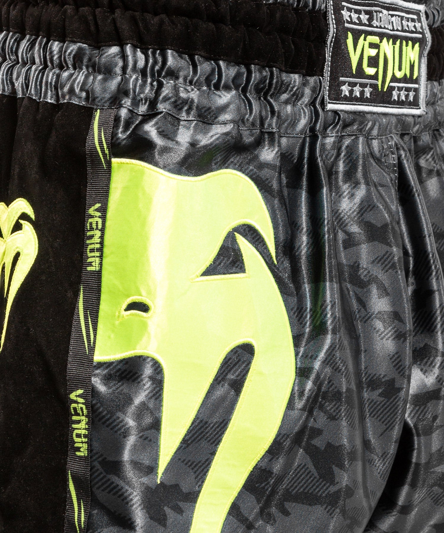 venum-giant-muay-thai-shorts-schwarz-gelb image 3