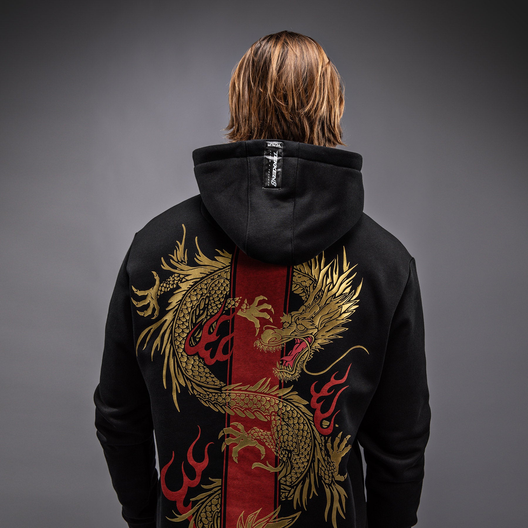 venum-x-tekken-8-marshall-law-hoodie-schwarz-rot-gold image 8
