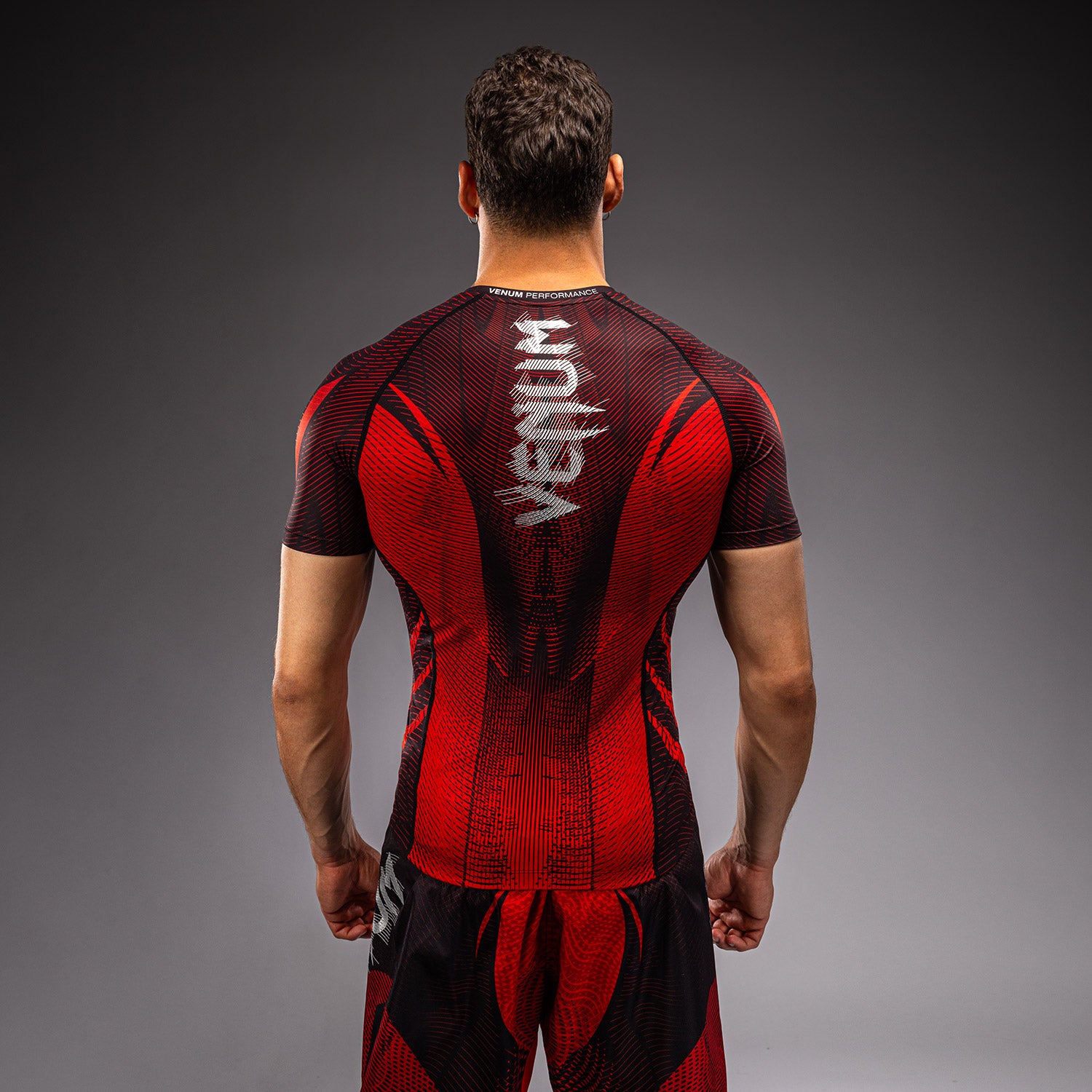 venum-galactic-3-0-kurzarm-rashguard-rot-silber-f-r-herren image 4