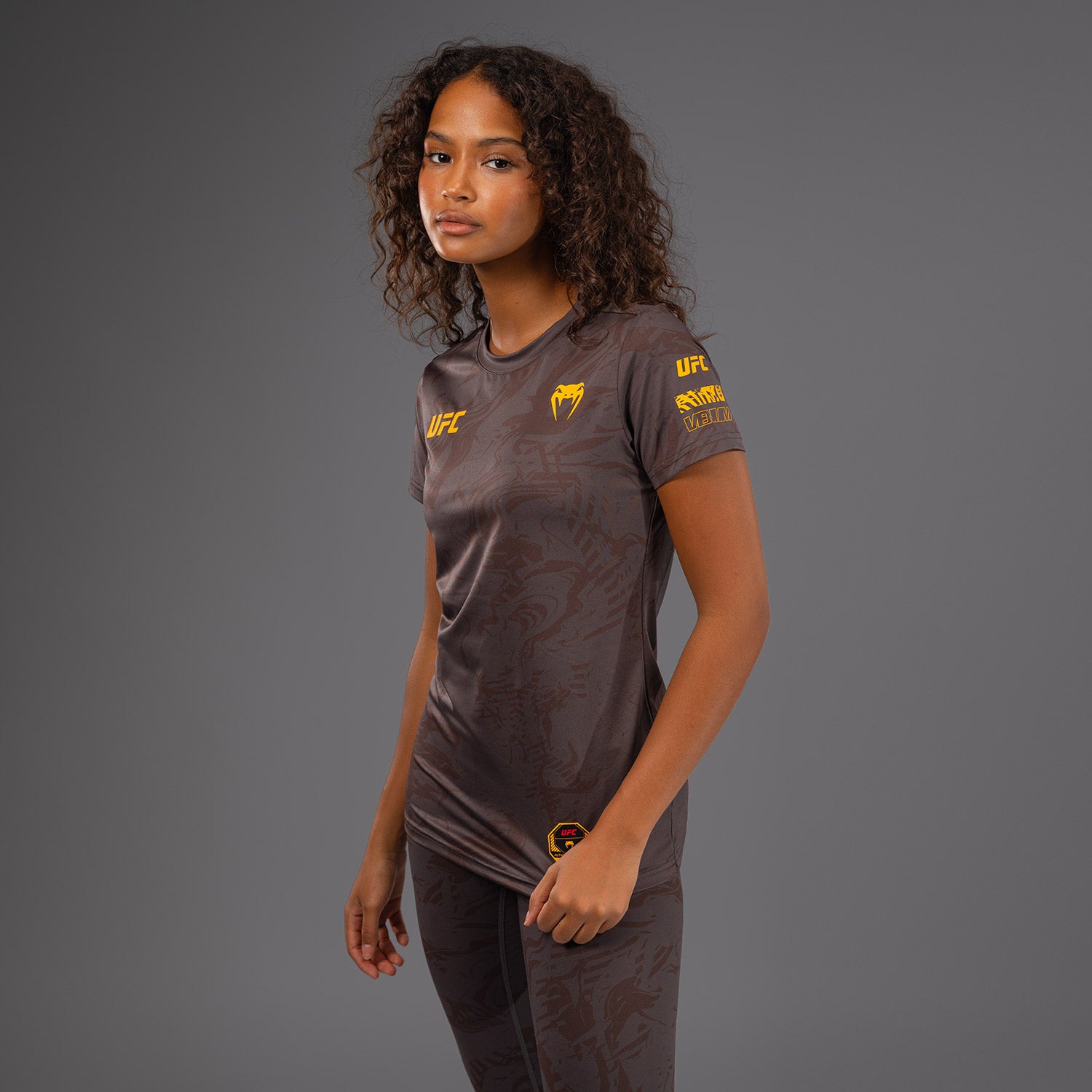 ufc-fusion-by-venum-fight-week-damen-dry-tech-t-shirt-erdiges-braun image 2