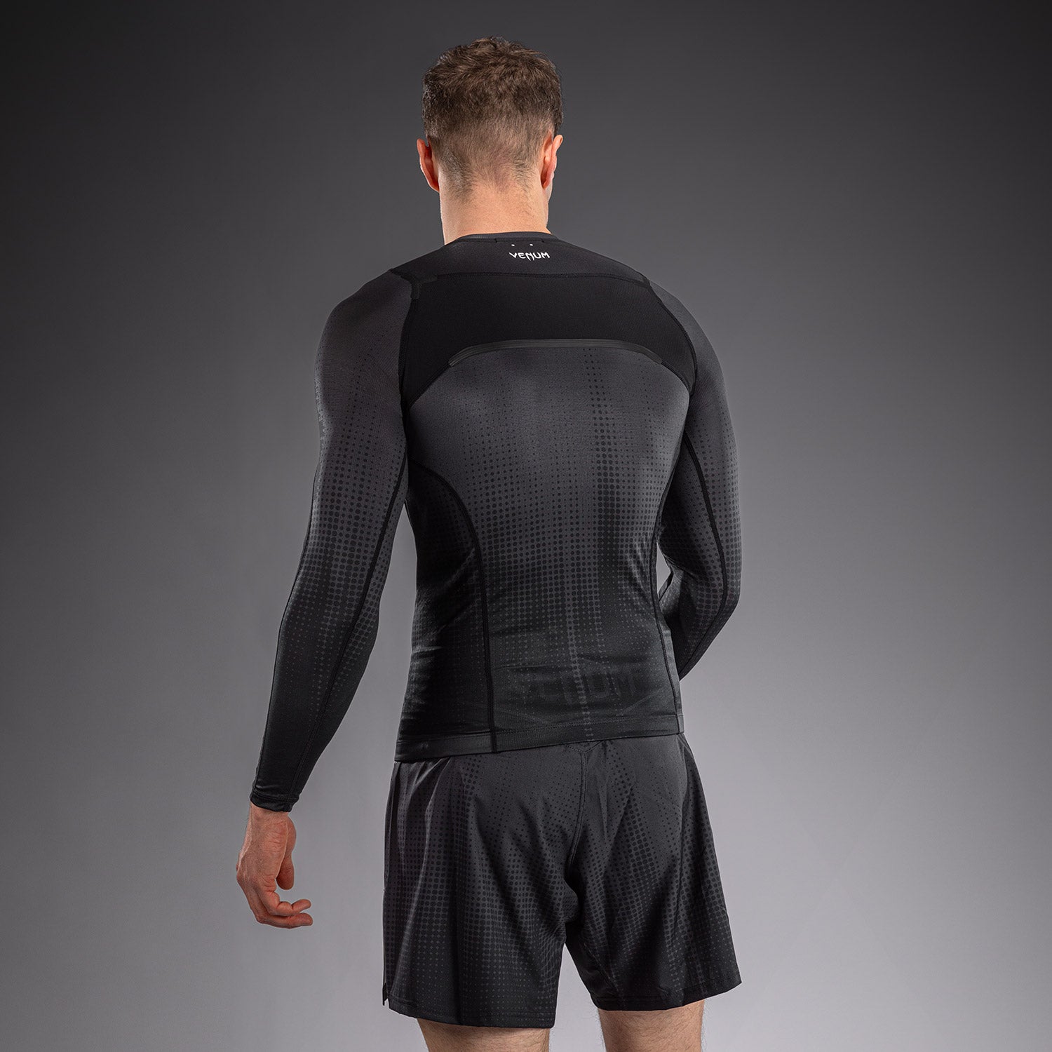 venum-stealth-langarm-rashguard-schwarz-wei image 4