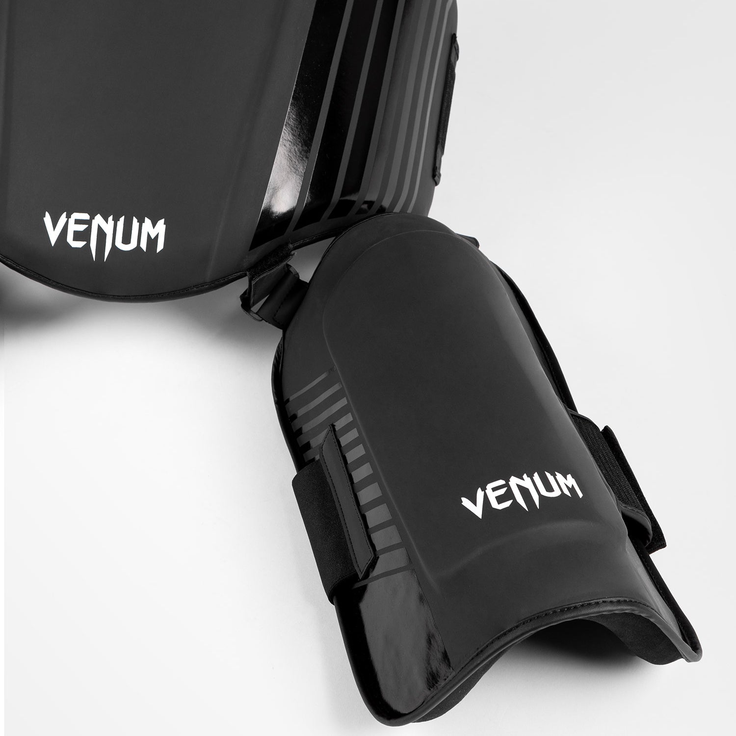 venum-challenger-bauch-und-beinschutz-schwarz-wei image 4