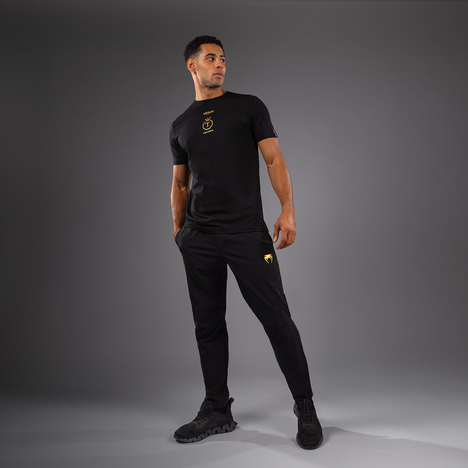 venum-x-topuria-unmatched-edition-t-shirt-herren-schwarz-gold image 2
