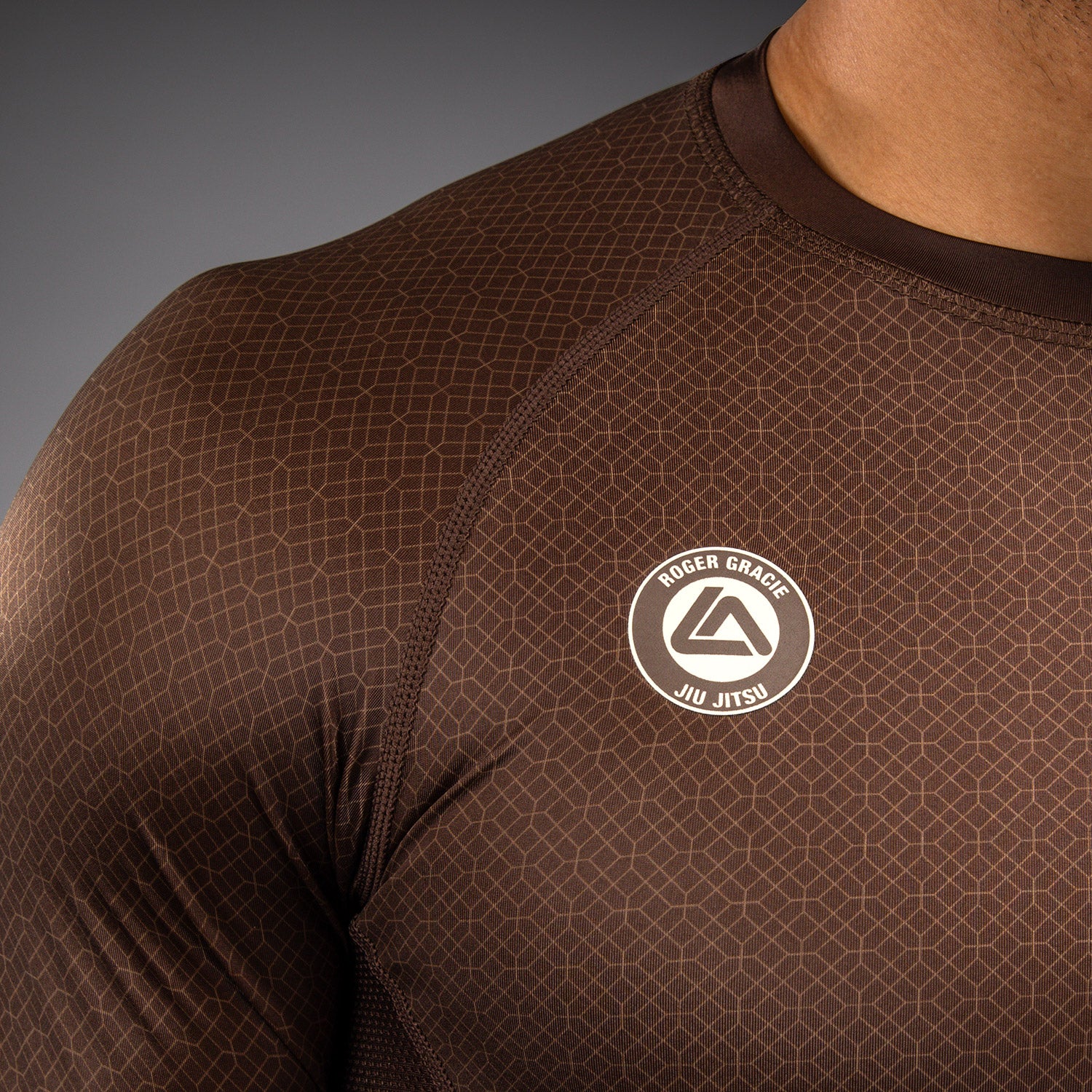 venum-x-roger-gracie-academy-kurzarm-rashguard-dunkelbraun image 5