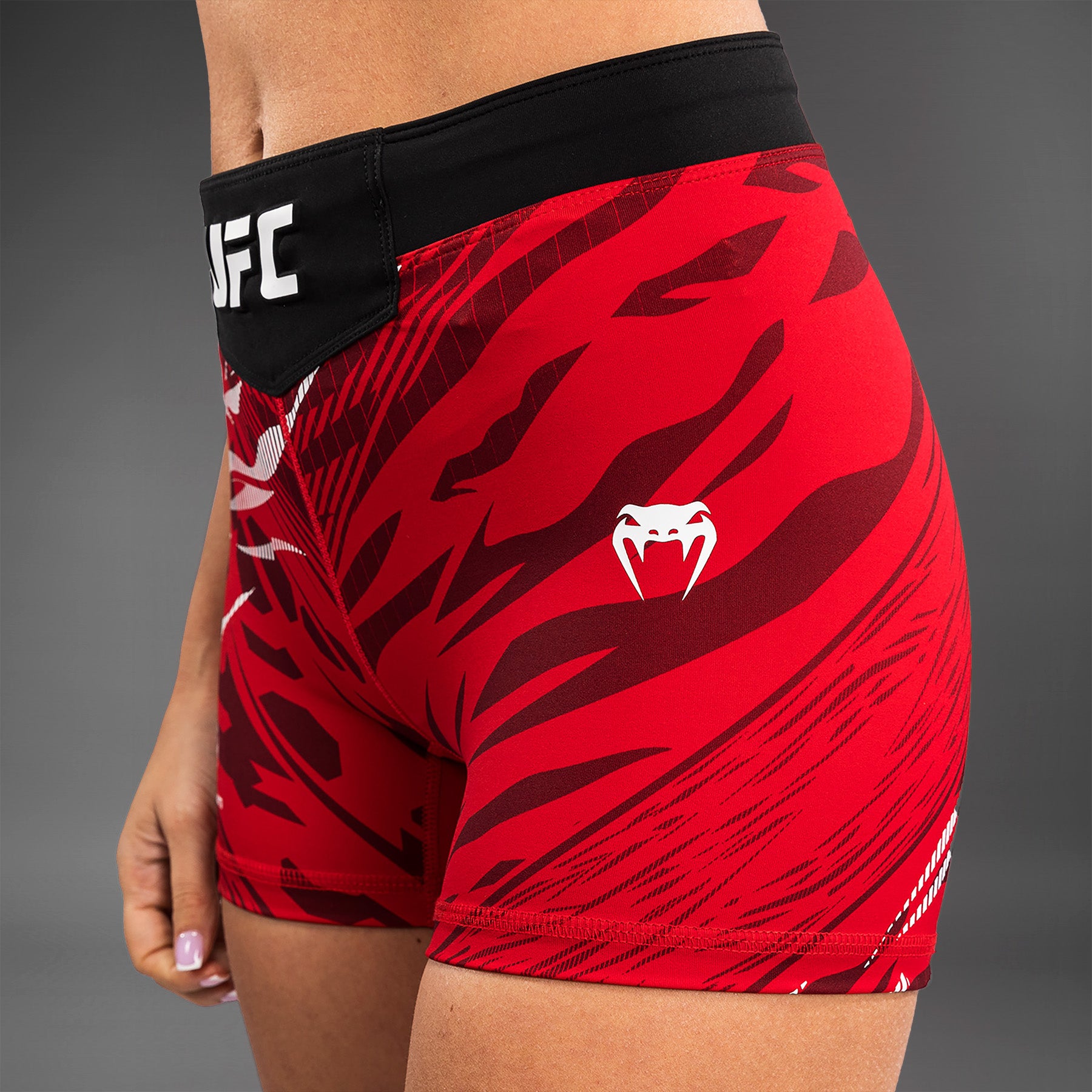 ufc-fusion-by-venum-authentic-fight-night-damen-vale-tudo-short-short-fit-rot image 7