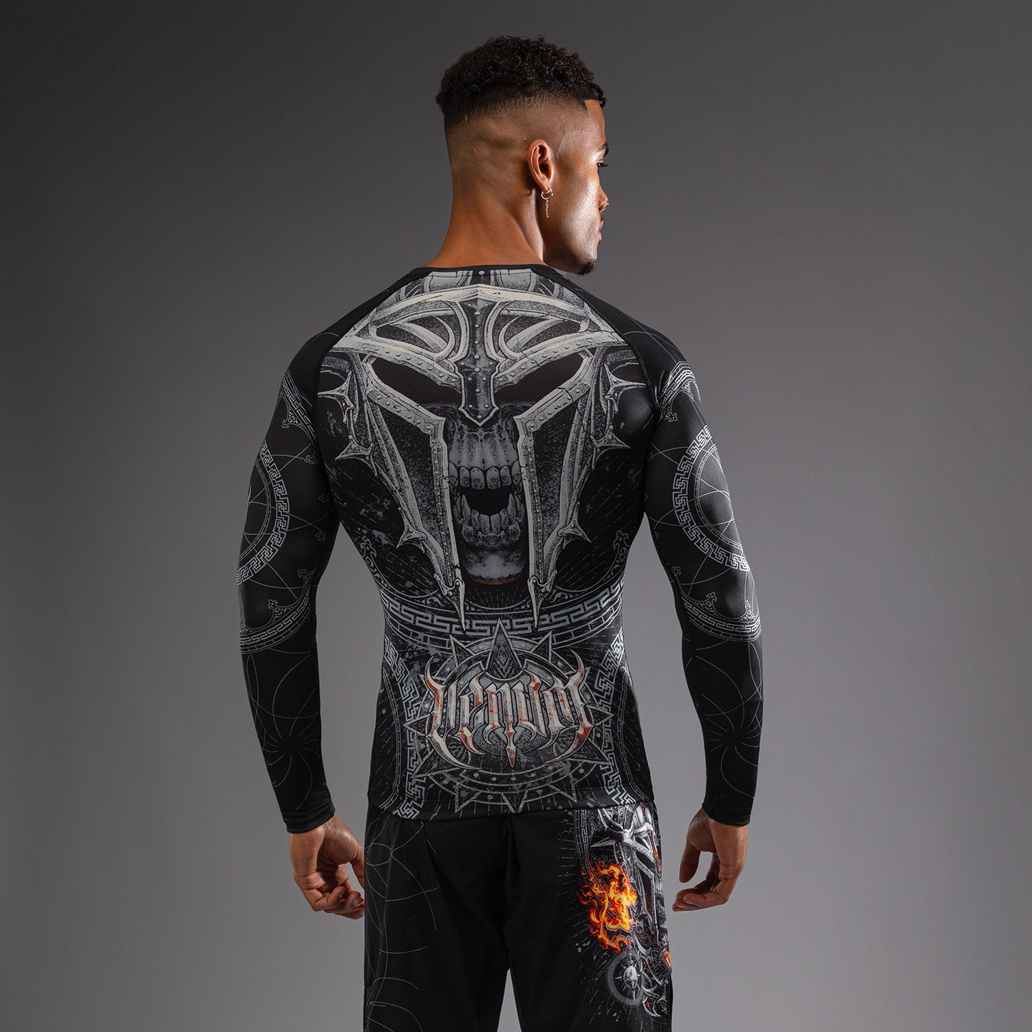 venum-gladiator-5-0-langarm-rashguard-herren-schwarz-silber image 4