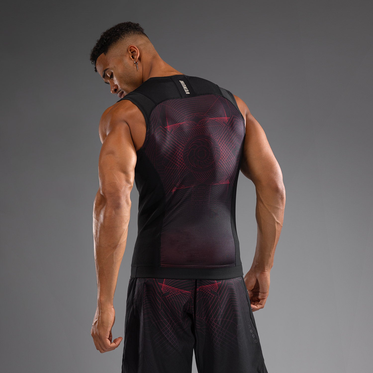 venum-g-fit-air-herren-rmelloses-rashguard-tiefschwarz-feuerrot image 2