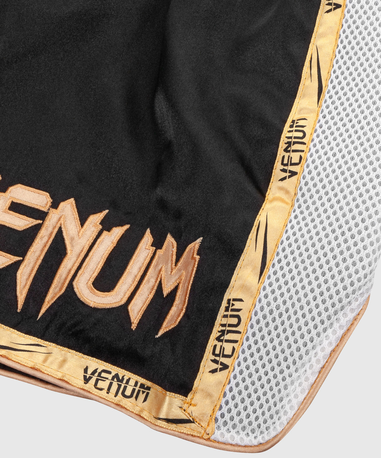 venum-giant-muay-thai-shorts-schwarz-wei-gold image 7