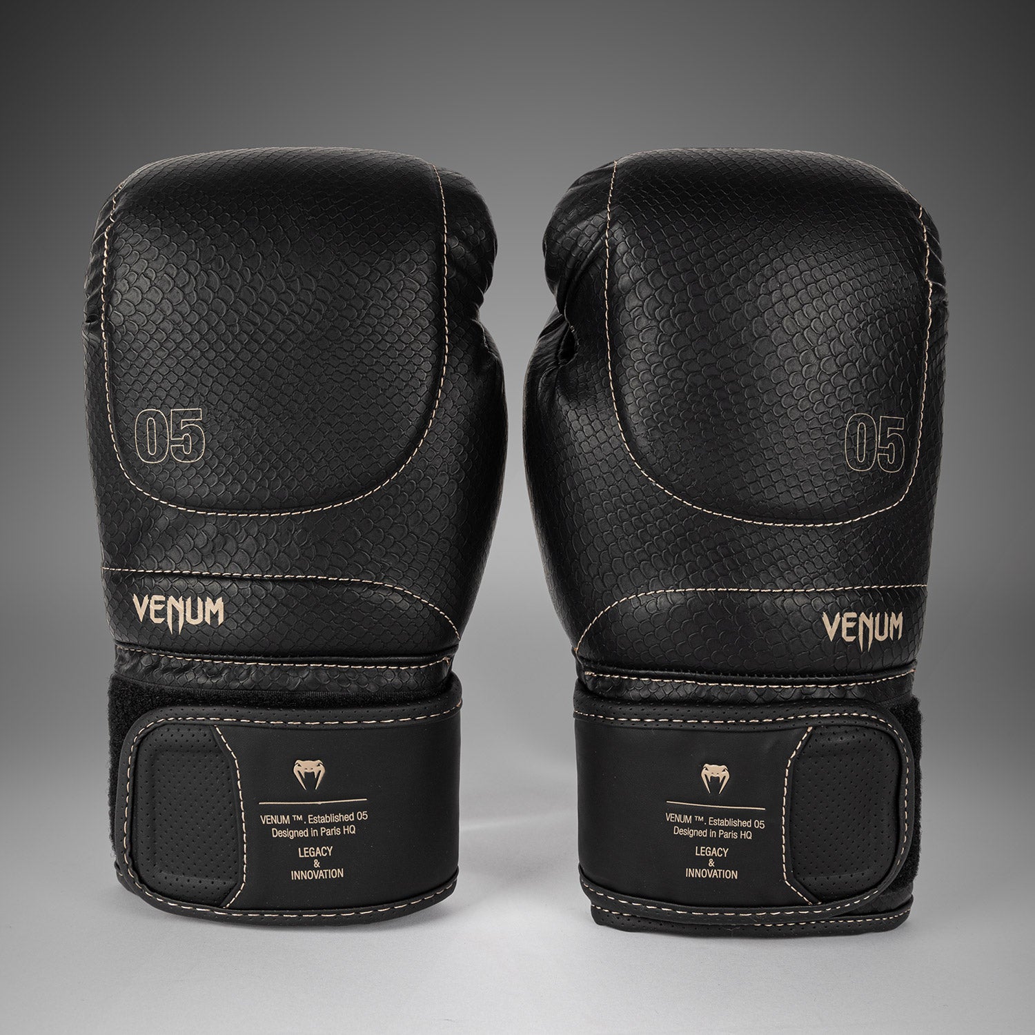 venum-impact-evo-scales-boxhandschuhe-schwarz image 4