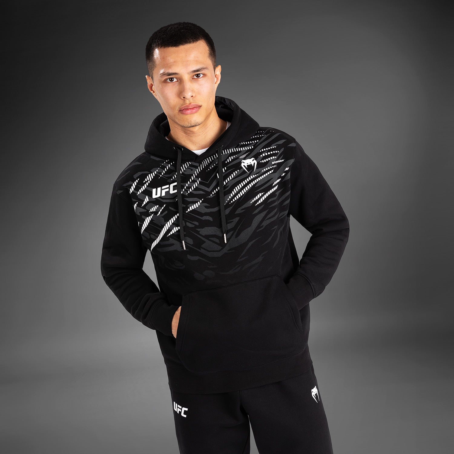 ufc-fusion-by-venum-replica-herren-pullover-hoodie-schwarz image 6