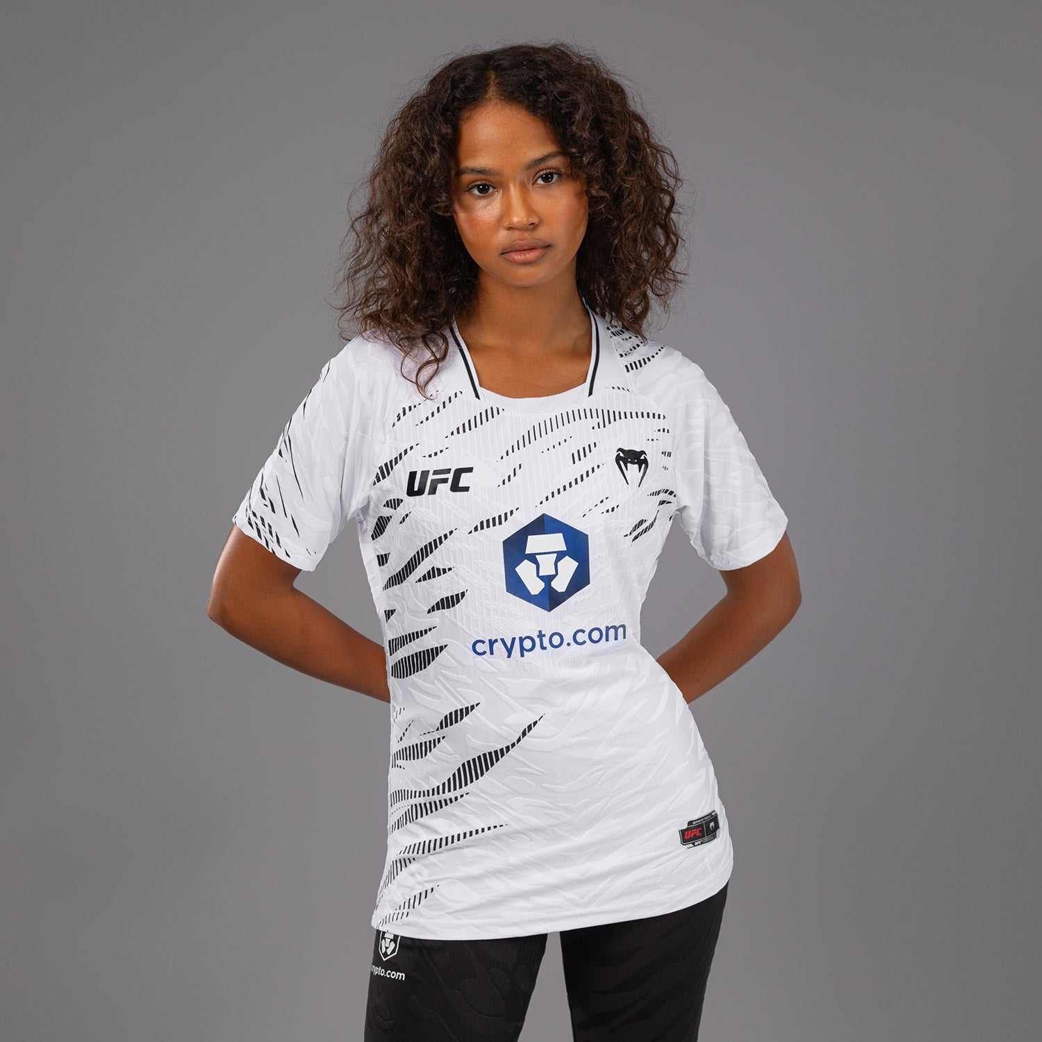 ufc-fusion-by-venum-authentic-fight-night-damen-walkout-jersey-wei-2 image 1