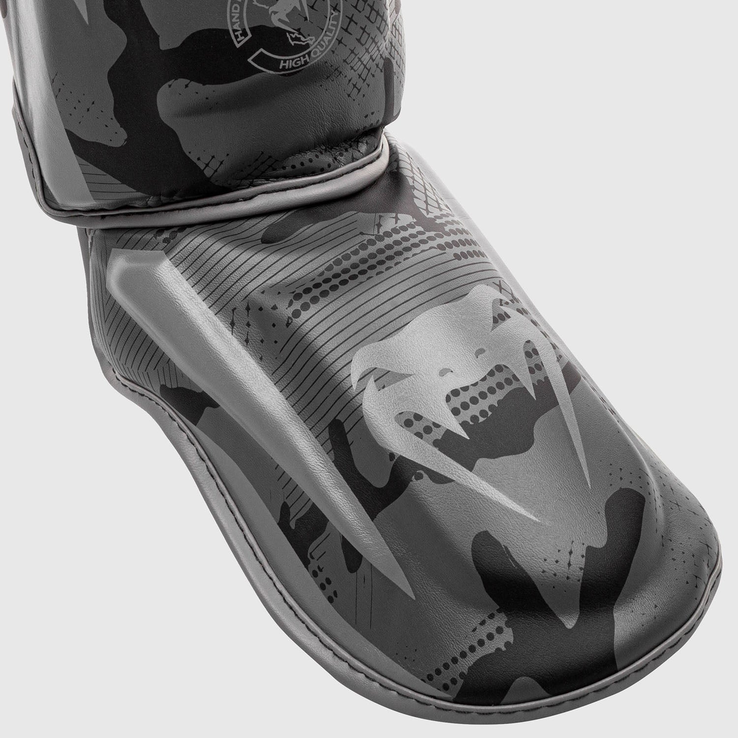 venum-elite-schienbeinsch-tzer-camo-schwarz-muay-thai image 3
