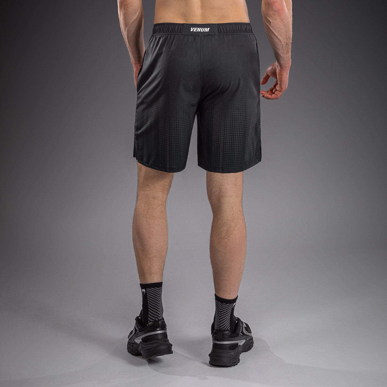 venum-stealth-trainingsshorts-herren-schwarz-wei image 4