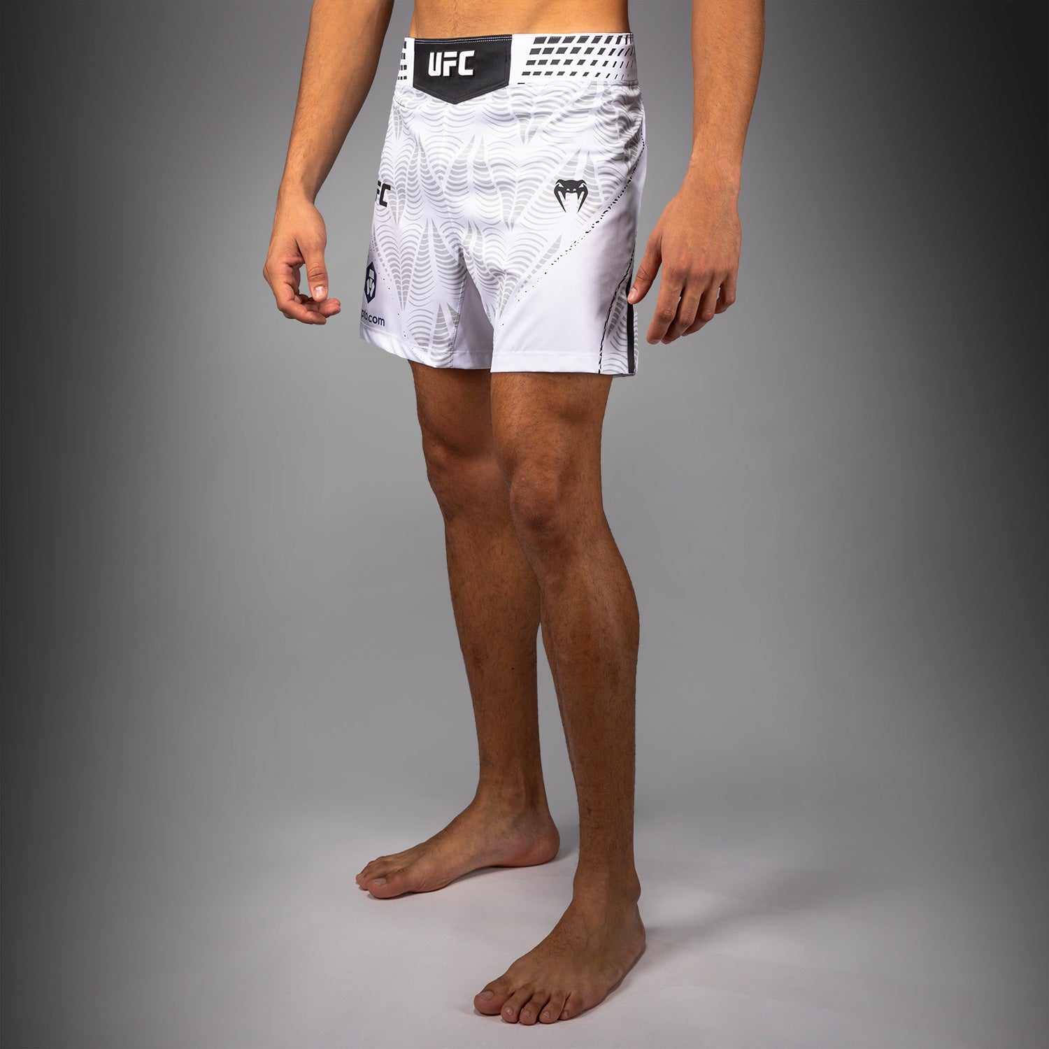 venum-ufc-zenith-authentic-fight-night-fight-shorts-herren-kurz-wei image 4