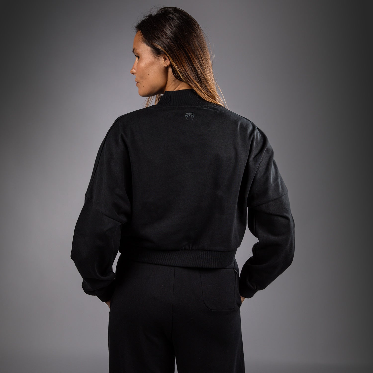 venum-pulse-damen-cropped-sweatshirt-schwarz-wei image 3