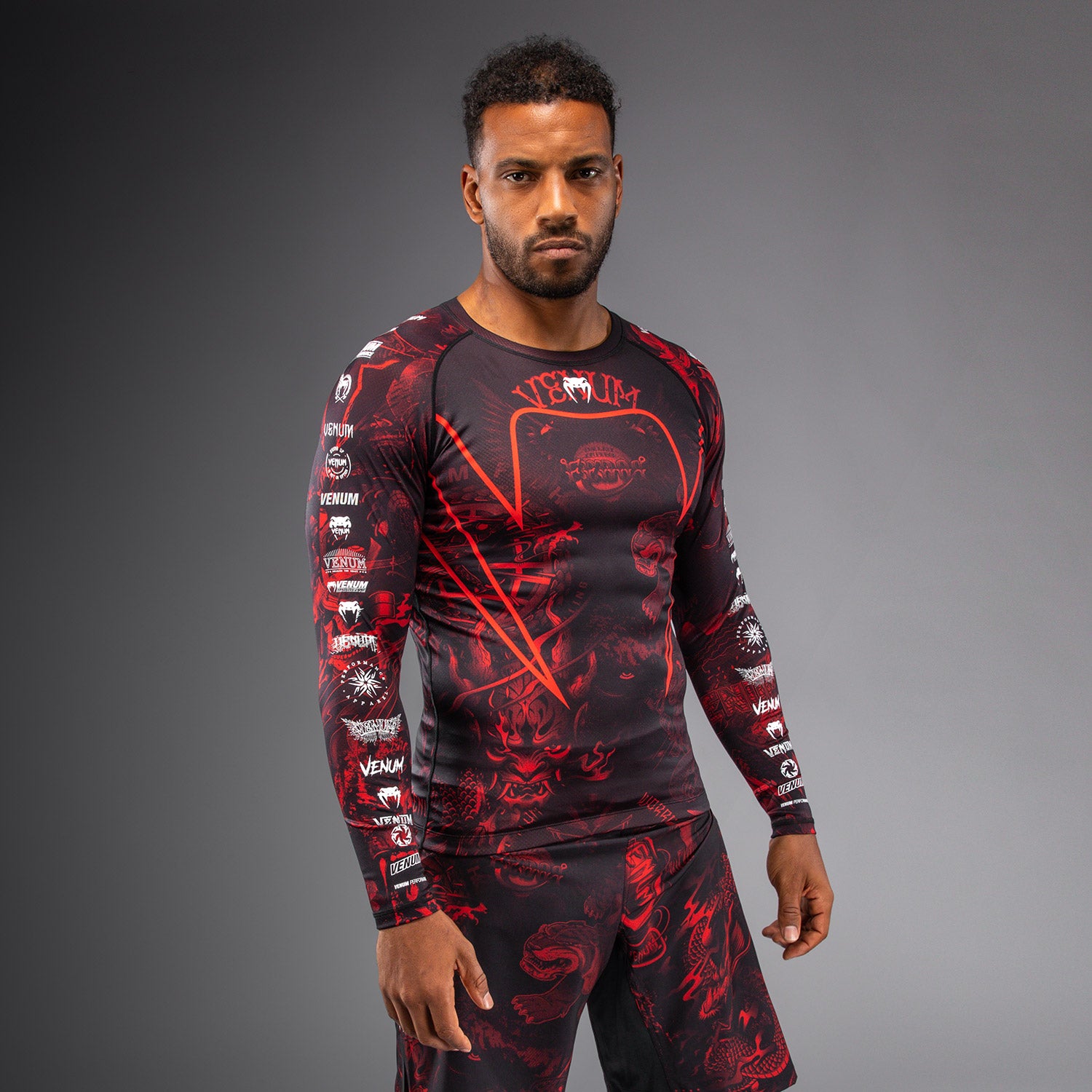 venum-20th-anniversary-langarm-rashguard-herren-schwarz-rot image 4