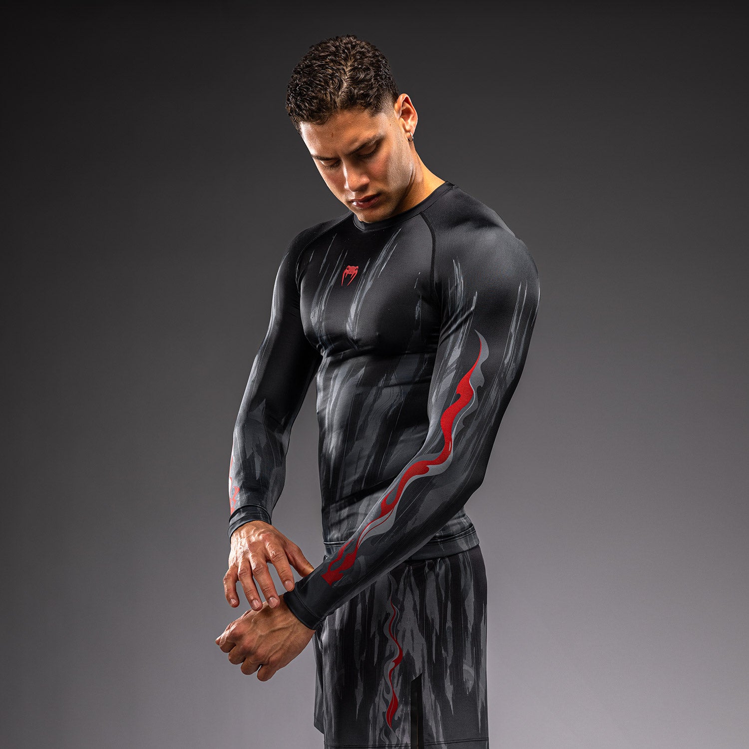 venum-demon-langarm-rashguard-herren-schwarz-grau image 2