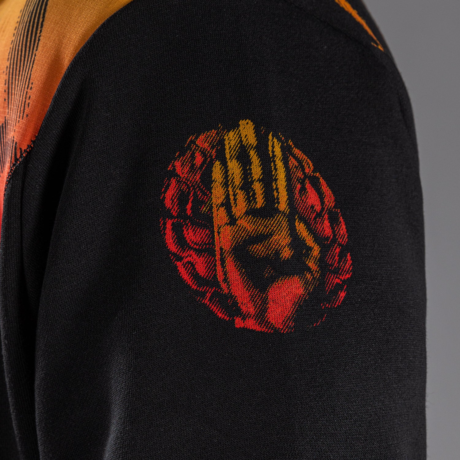 venum-x-tekken-8-kapuzenpullover-yoshimitsu-schwarz-orange image 7