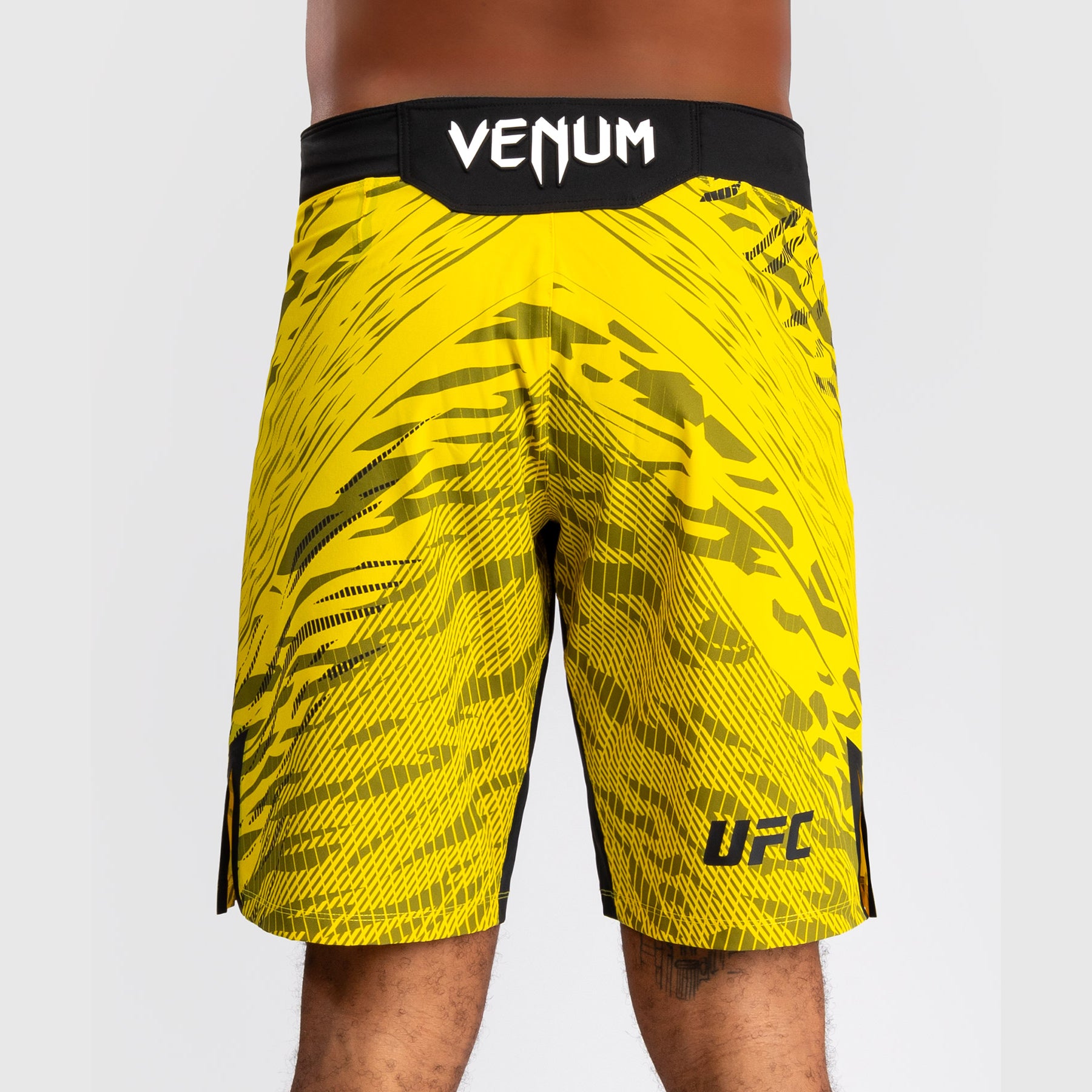 ufc-fusion-by-venum-authentic-fight-night-fight-short-long-fit-herren-gelb-perso image 6