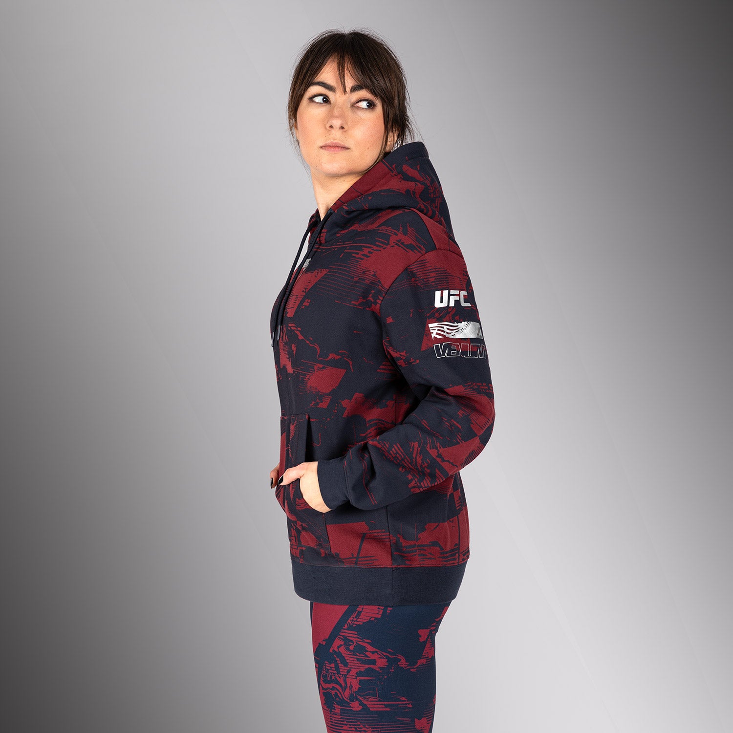 ufc-zenith-by-venum-authentic-fight-week-hoodie-damen-marineblau-burgunderrot-si image 2