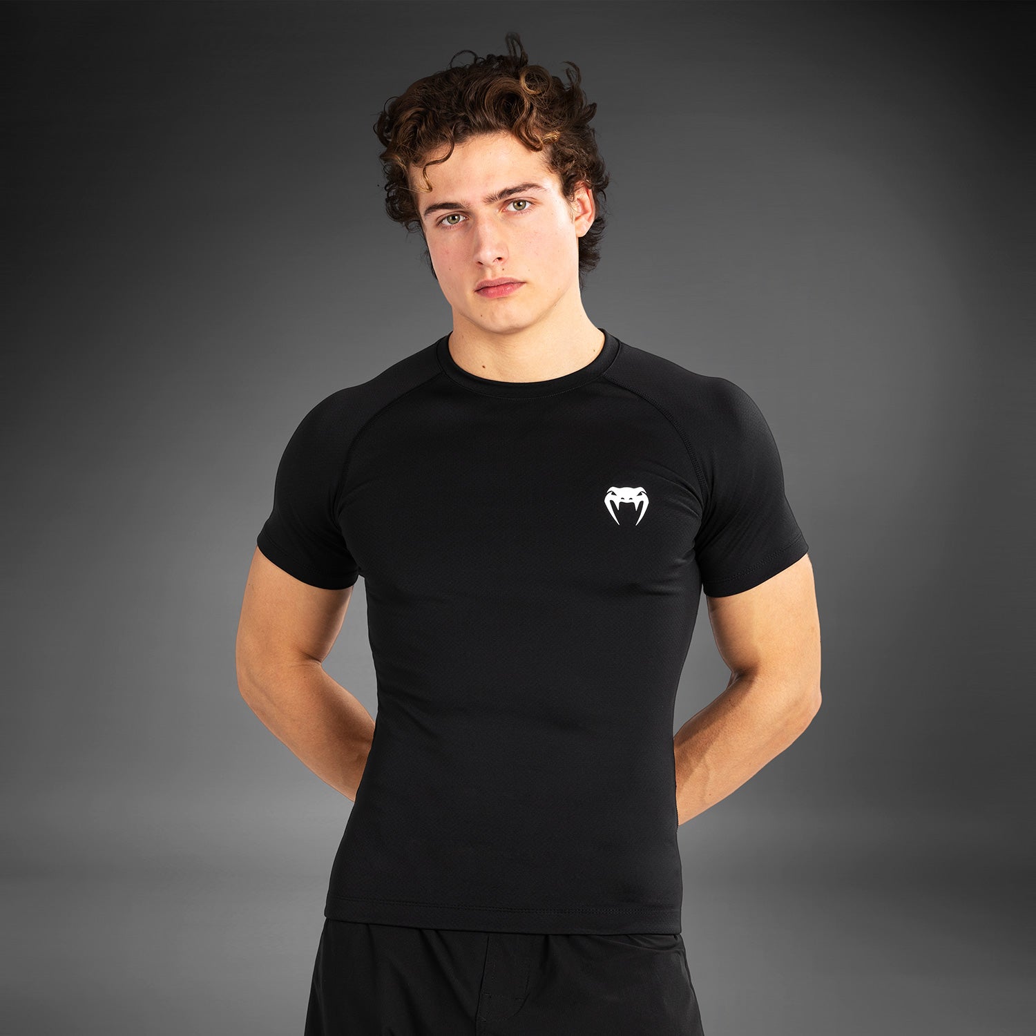 venum-contender-herren-kurzarm-rashguard-schwarz-wei image 4