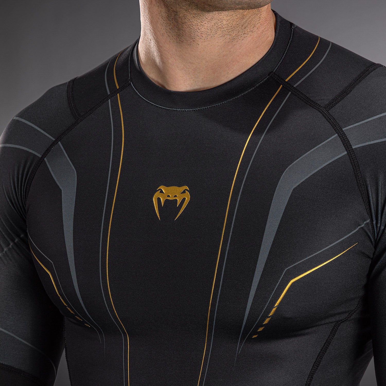 venum-streamline-langarm-rashguard-schwarz-gold image 6