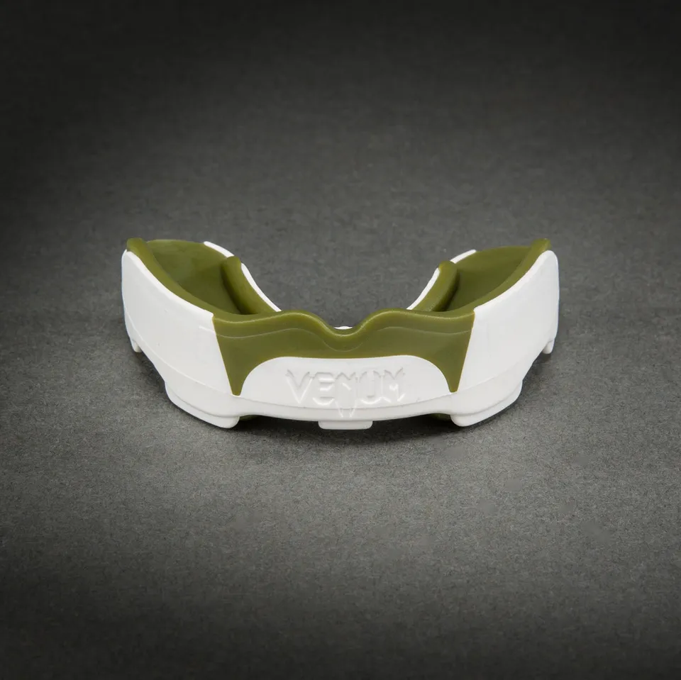venum-predator-mundschutz-wei-kaki image 1