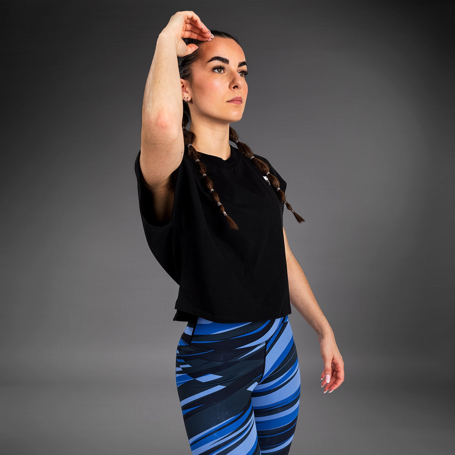 venum-abyss-damen-cropped-t-shirt-tiefes-schwarz image 1