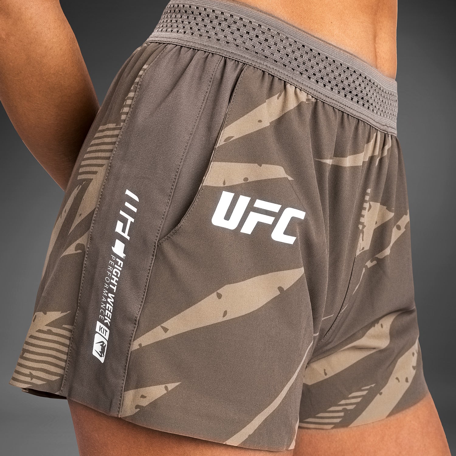 venum-ufc-adrenaline-by-venum-fight-week-damen-performance-shorts-desert-camo image 6