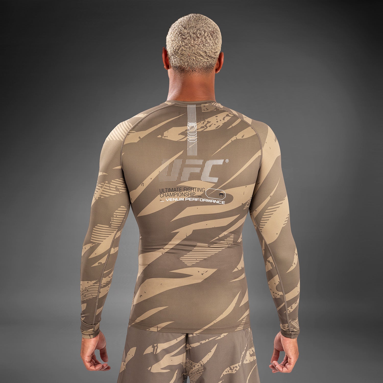 ufc-adrenaline-by-venum-fight-week-performance-rashguard-langarm-desert-camo image 8