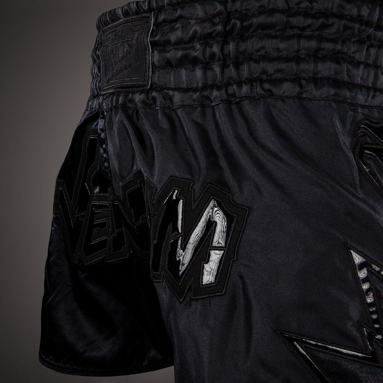 venum-inferno-2-0-muay-thai-shorts-schwarz-grau image 5