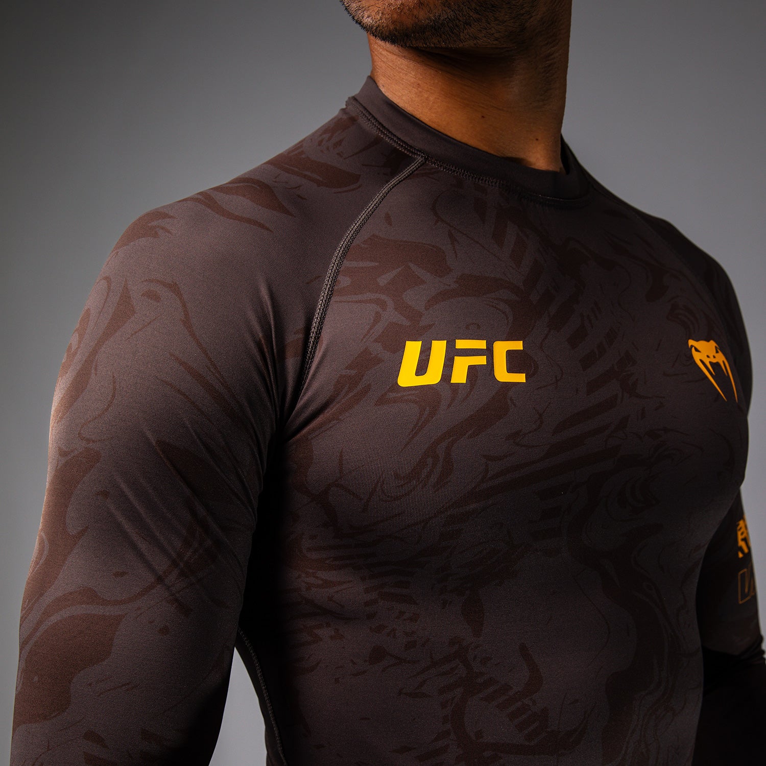ufc-fusion-by-venum-fight-week-performance-rashguard-herren-langarm-erdiges-brau image 8