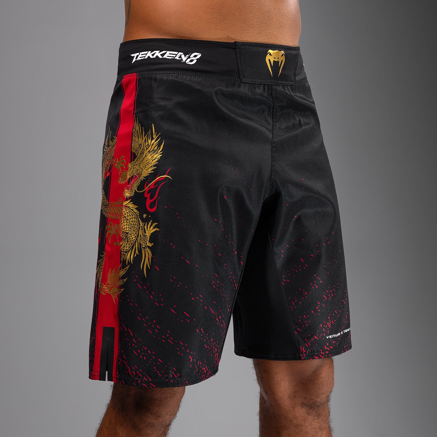 venum-x-tekken-8-marshall-law-fight-shorts-schwarz-rot-gold image 5