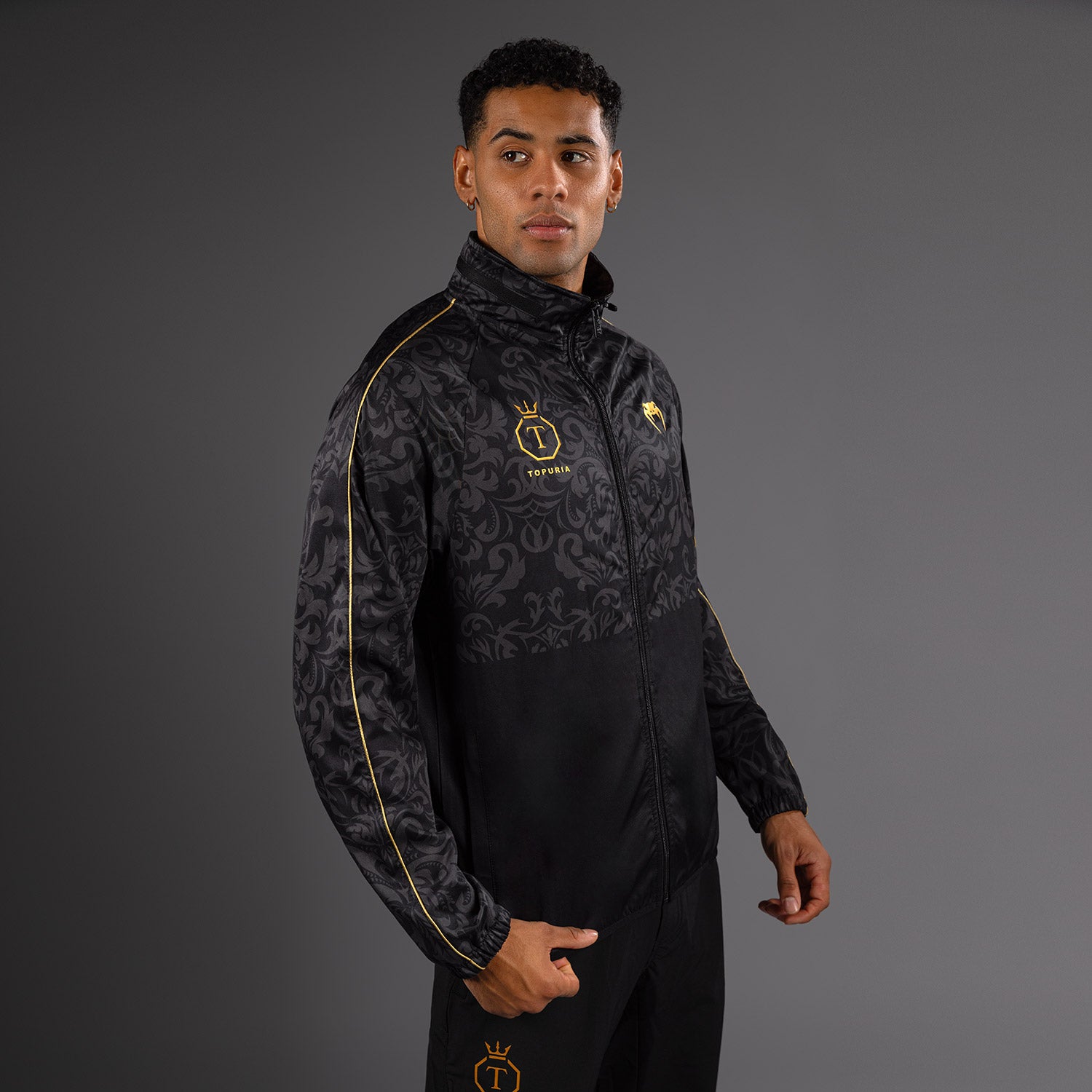 venum-x-topuria-unmatched-edition-track-jacket-herren-schwarz-gold image 3