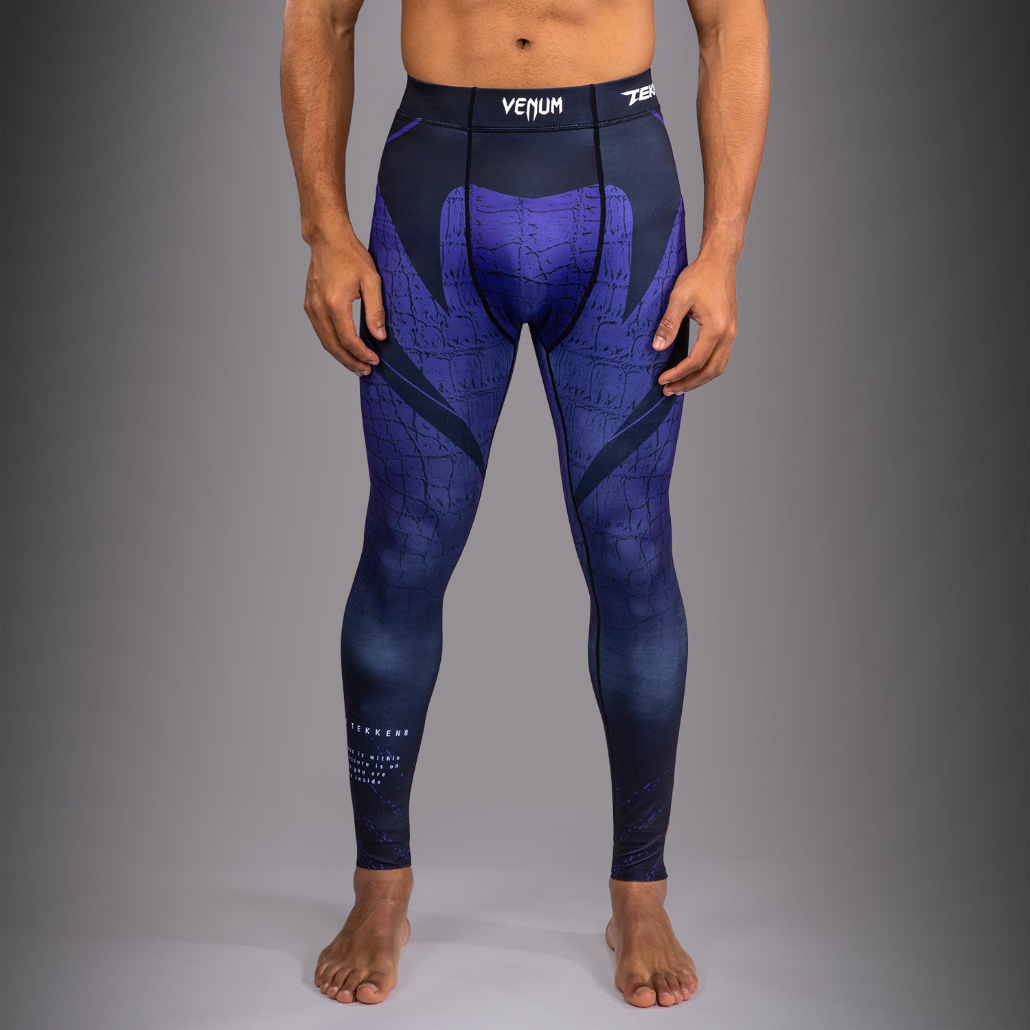 venum-x-tekken-8-spats-kazuya-kompressionshose-schwarz-dunkelblau image 1