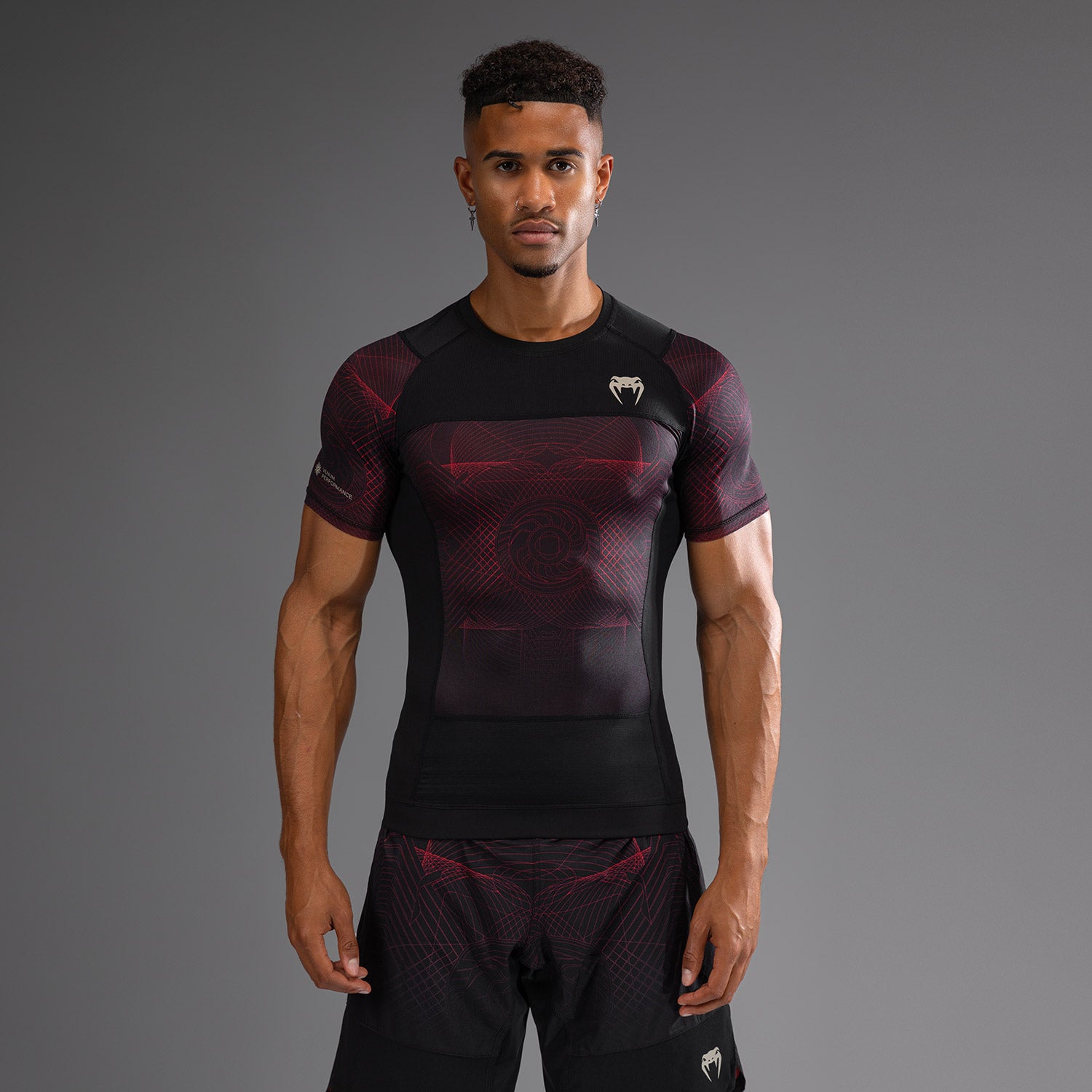 venum-g-fit-air-herren-kurzarm-rashguard-tiefschwarz-feuerrot image 1