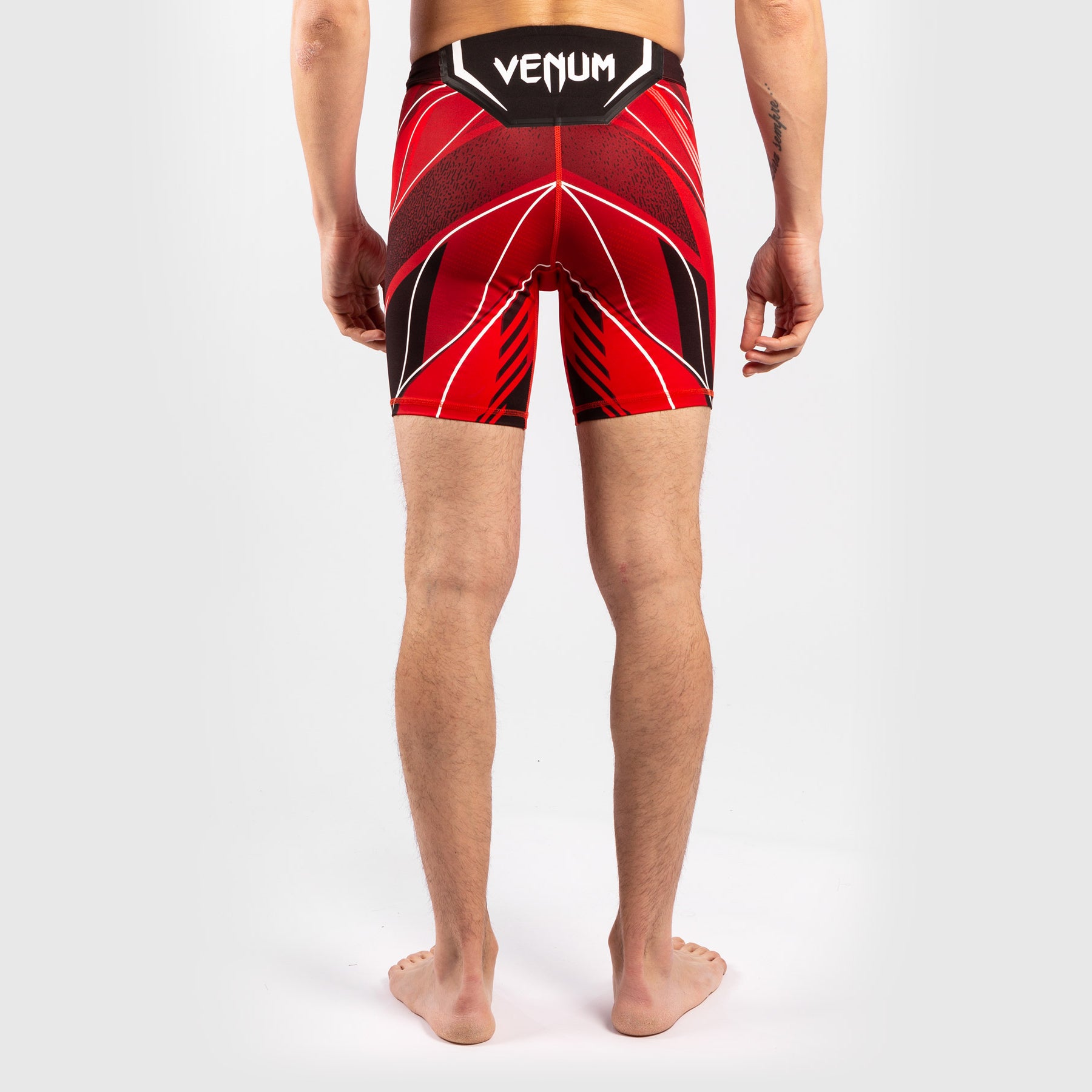 ufc-venum-authentic-fight-night-herren-vale-tudo-shorts-short-fit-rot image 3