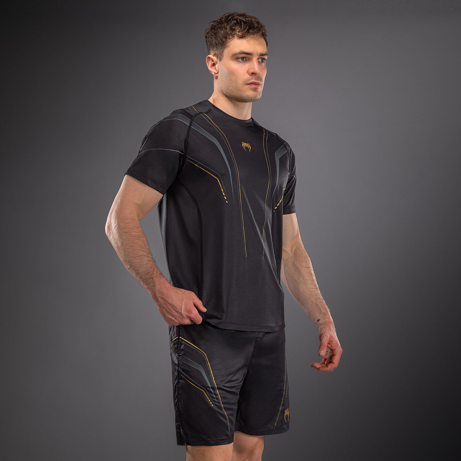 venum-streamline-dry-tech-t-shirt-schwarz-gold image 3