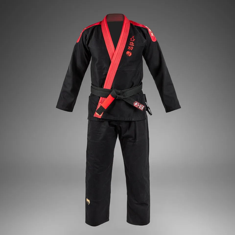 venum-x-assassin-s-creed-shadows-bjj-gi-burgund-schwarz-damen-herren image 1