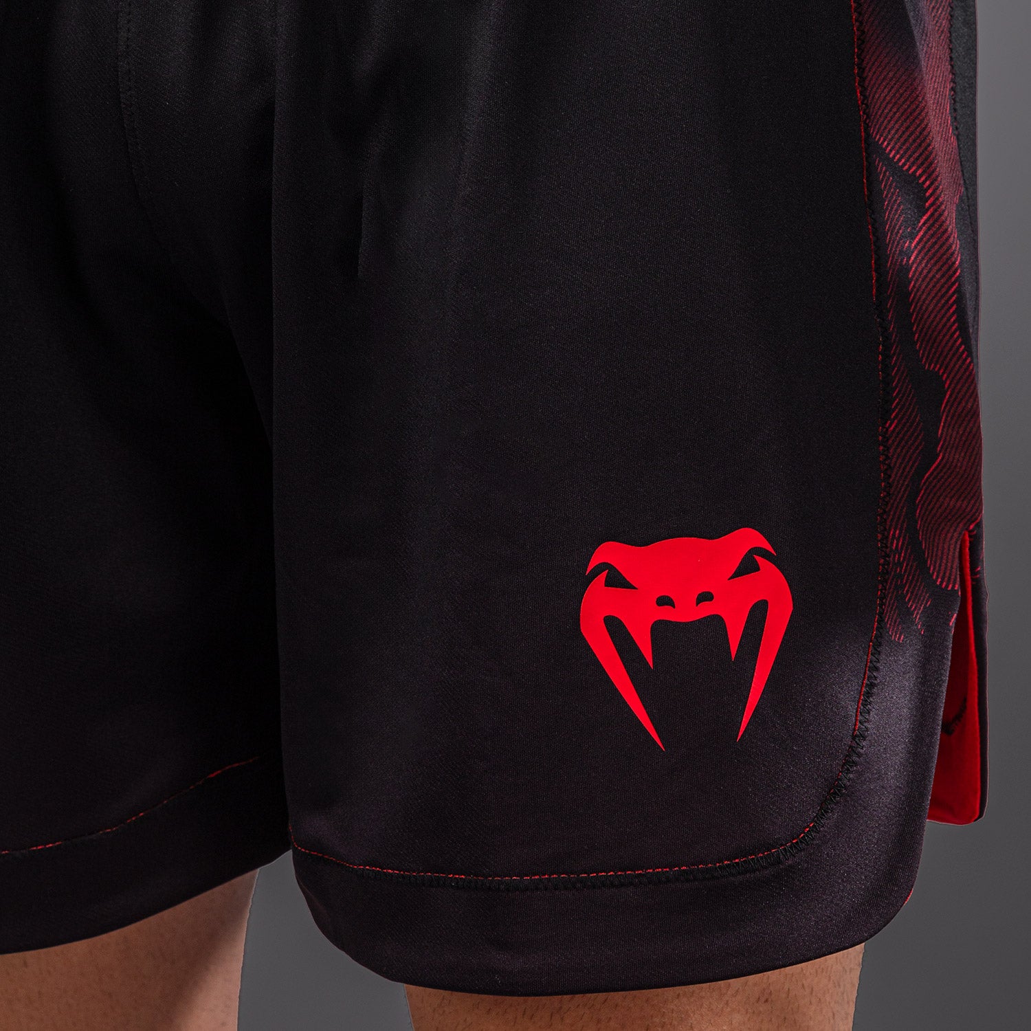 venum-spectre-boxshorts-herren-schwarz-rot image 6