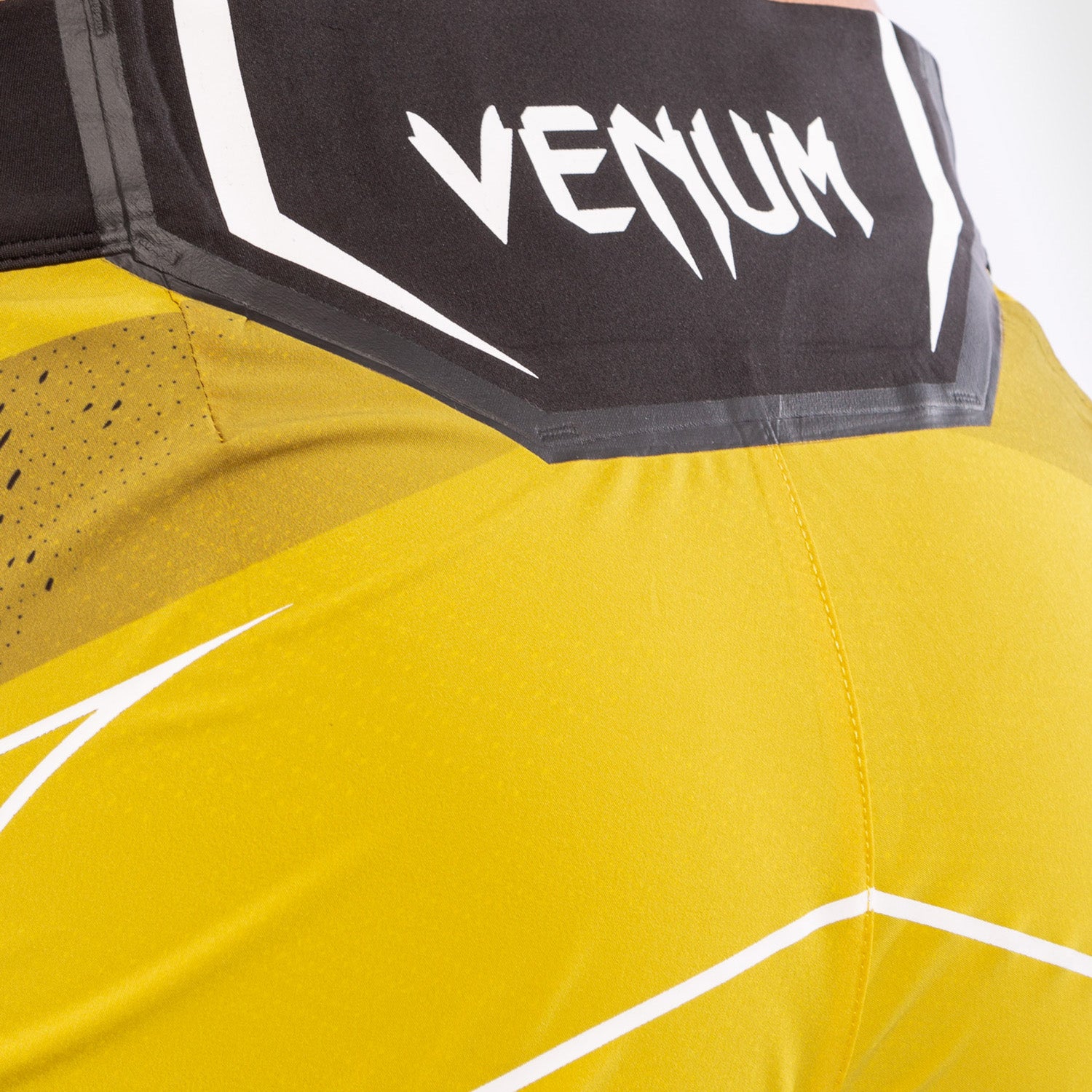 ufc-venum-authentic-fight-night-damen-shorts-short-fit-gelb image 6