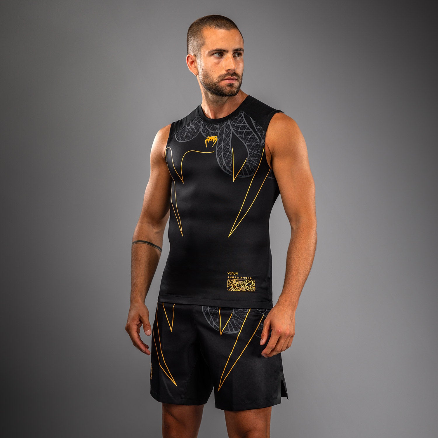 venum-serpenti-rmelloses-rashguard-herren-schwarz-silber-gold image 1