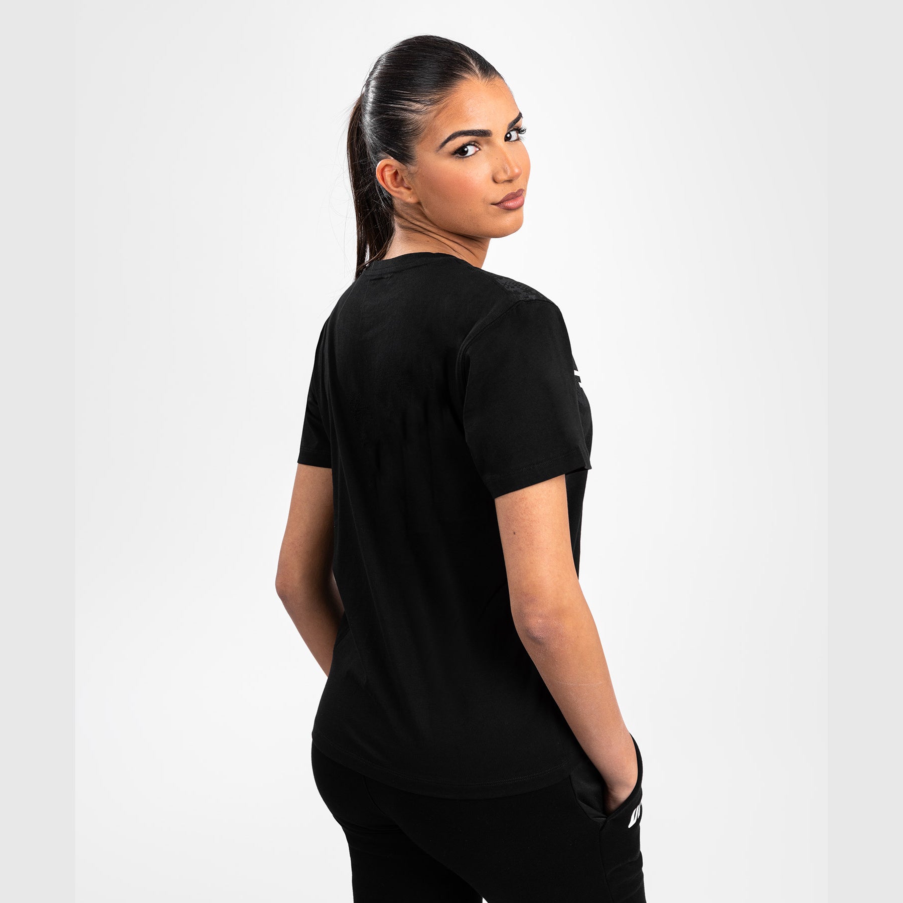venum-ufc-adrenaline-replica-damen-t-shirt-kurzarm-schwarz image 2