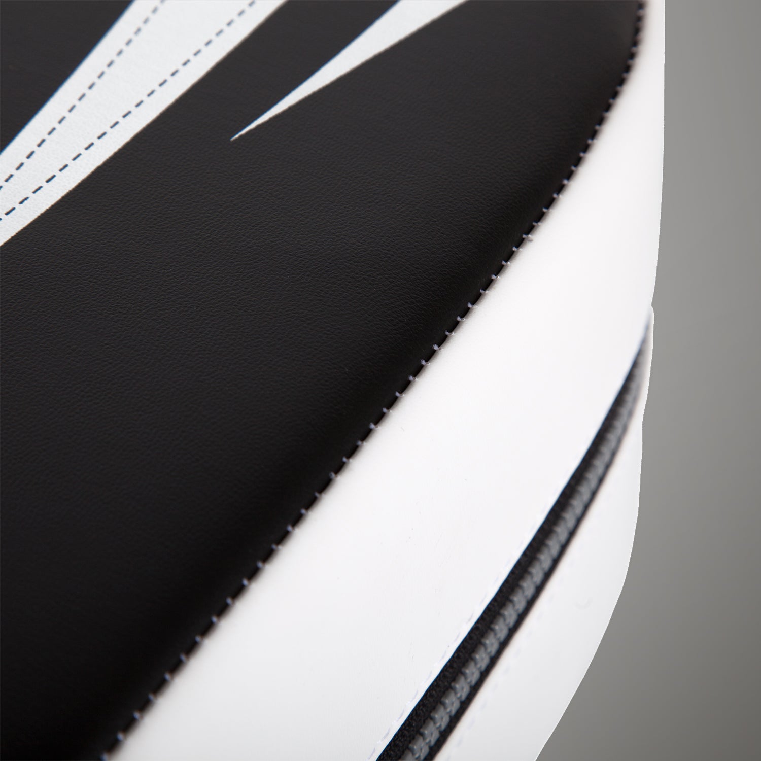 venum-absolute-schlagpolster-square-kick-shield-skintex-leder-schwarz-ice image 2
