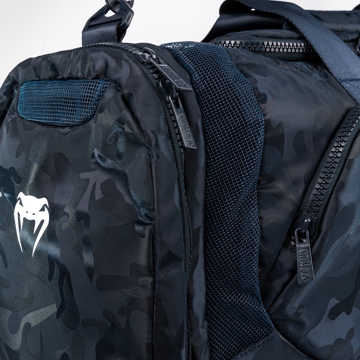 venum-trainer-lite-sporttasche-48l-camo-blau image 7